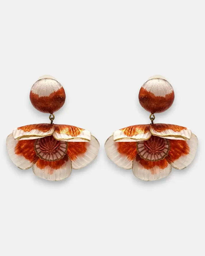 Pendientes florales de resina en terracota y oro. Arte en bisutería francesa