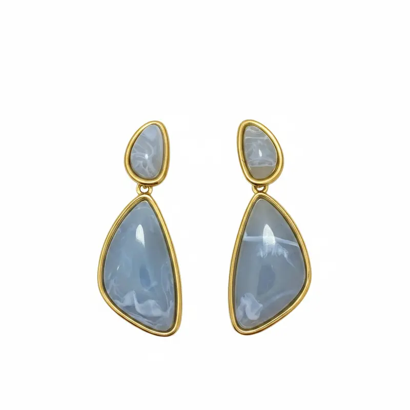 Pendientes largos de acero con dos gotas colgantes de color y acabado oro