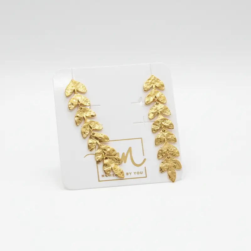 Pendientes largos de hojas con textura rugosa acabado oro
