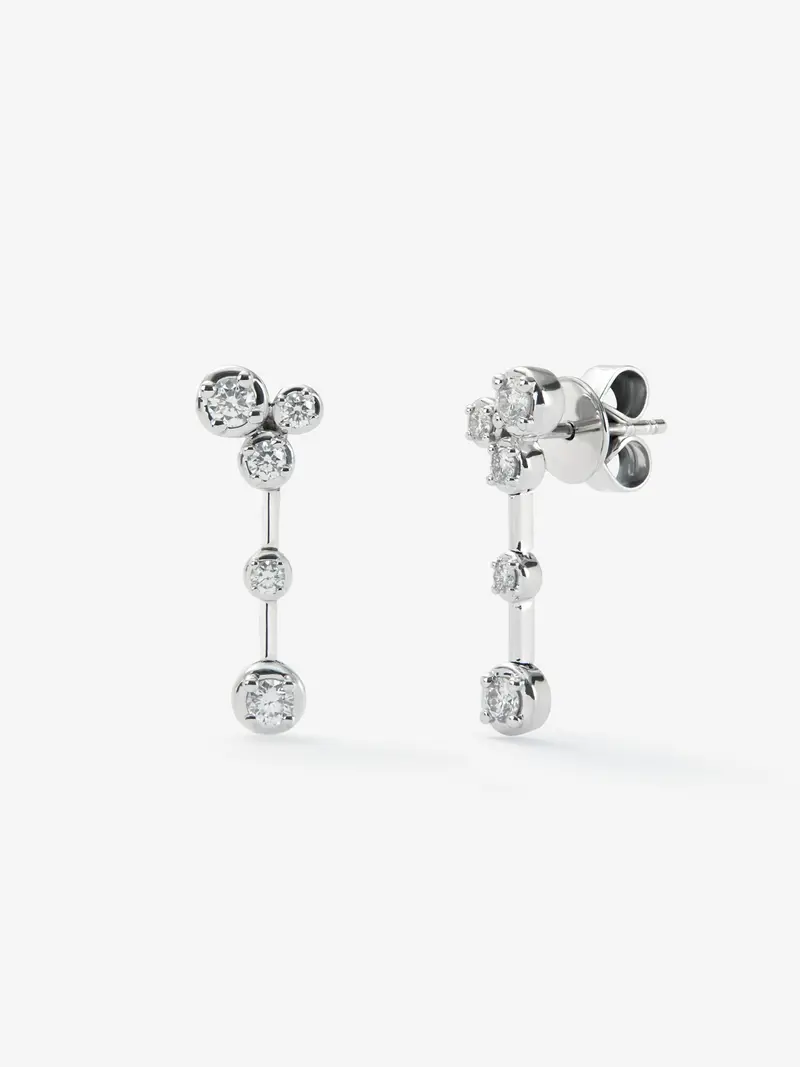 Pendientes largos de oro blanco de 18K con 10 diamantes en talla brillante con un total de 0,44 cts