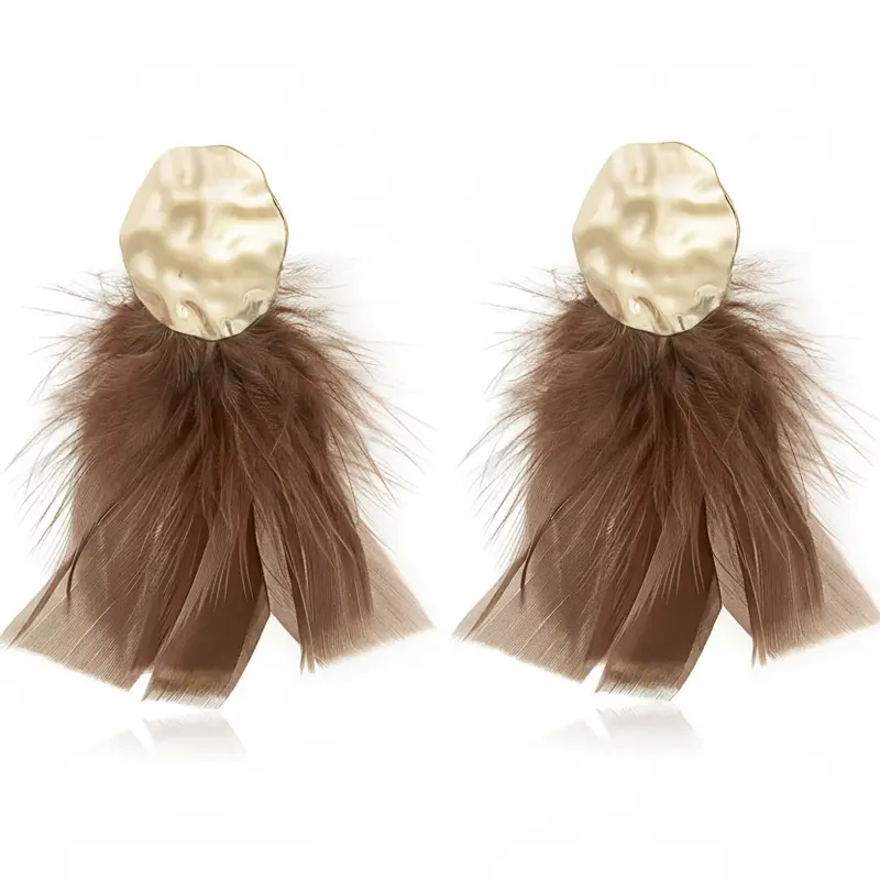 Pendientes largos metalizados con círculo y plumas acabado oro