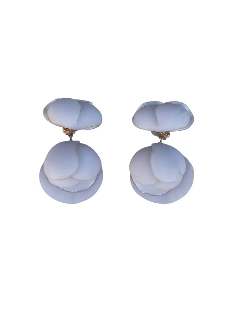 Pendientes pétalos de resina blanca