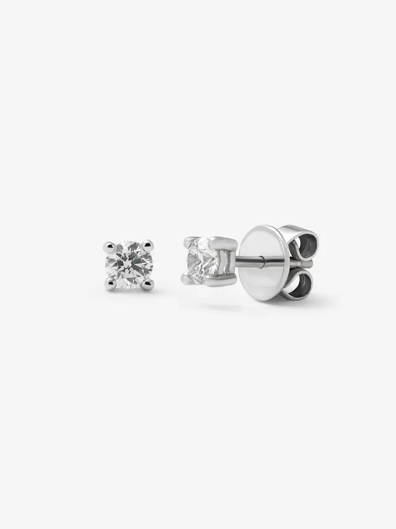 Pendientes solitarios de oro blanco de 18K con 2 diamantes en talla brillante con un total de 0,4 cts