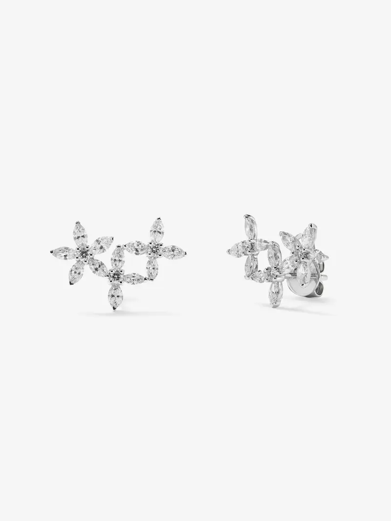 Pendientes trepadores de estrellas de oro blanco de 18K con 24 diamantes en talla marquise con un total de 1,31 cts y 6 en talla brillante con un total de 0,14 cts