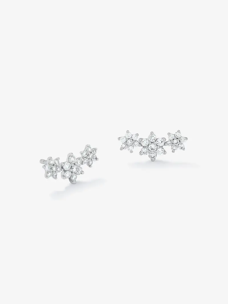 Pendientes trepadores de oro blanco de 18K con 42 diamantes en talla brillante con un total de 0,58 cts en forma de estrellas