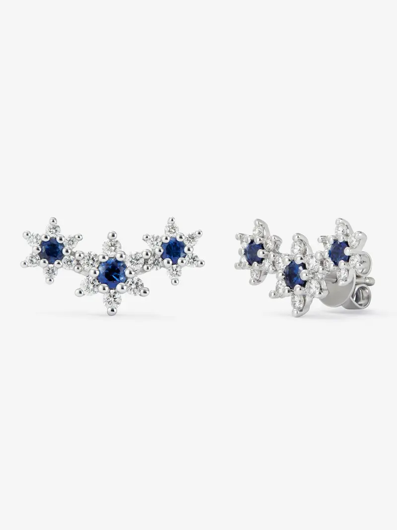 Pendientes trepadores de oro blanco de 18K con diamantes en talla brillante de 0,75 cts y zafiros azules en talla brillante de 0,61 cts