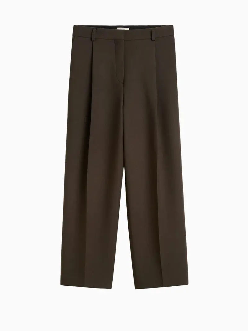 Pleated straight trousers