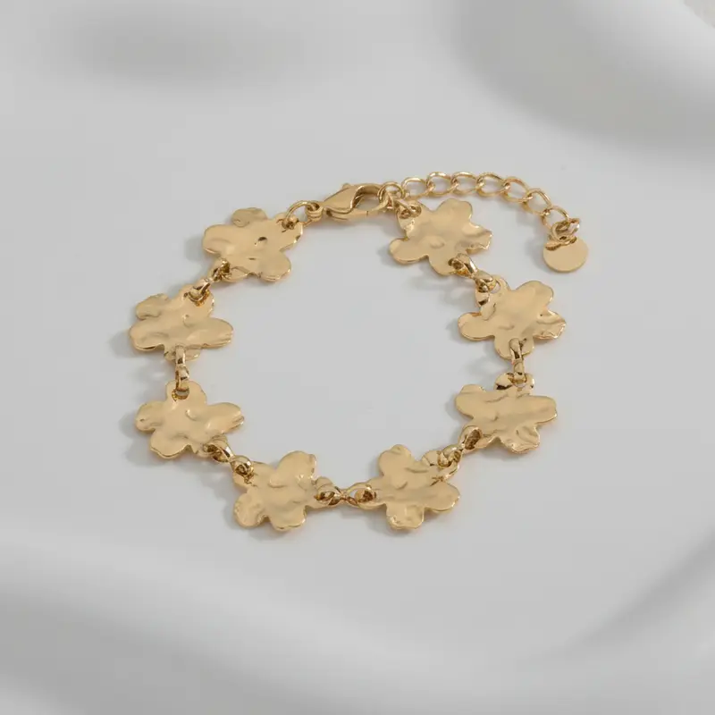 Pulsera acero inoxidable de flores con textura rugosa
