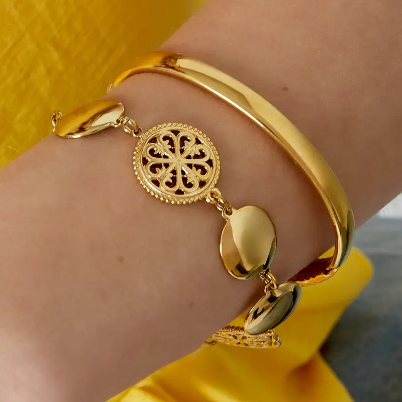 Pulsera de acero de piezas circulares lisas y filigranas