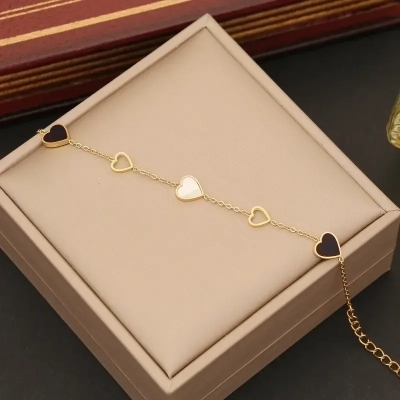 Pulsera de acero inoxidable corazones negros y blancos