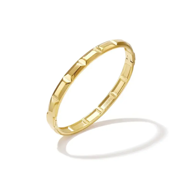 Pulsera de acero rígida con patrón de hendiduras