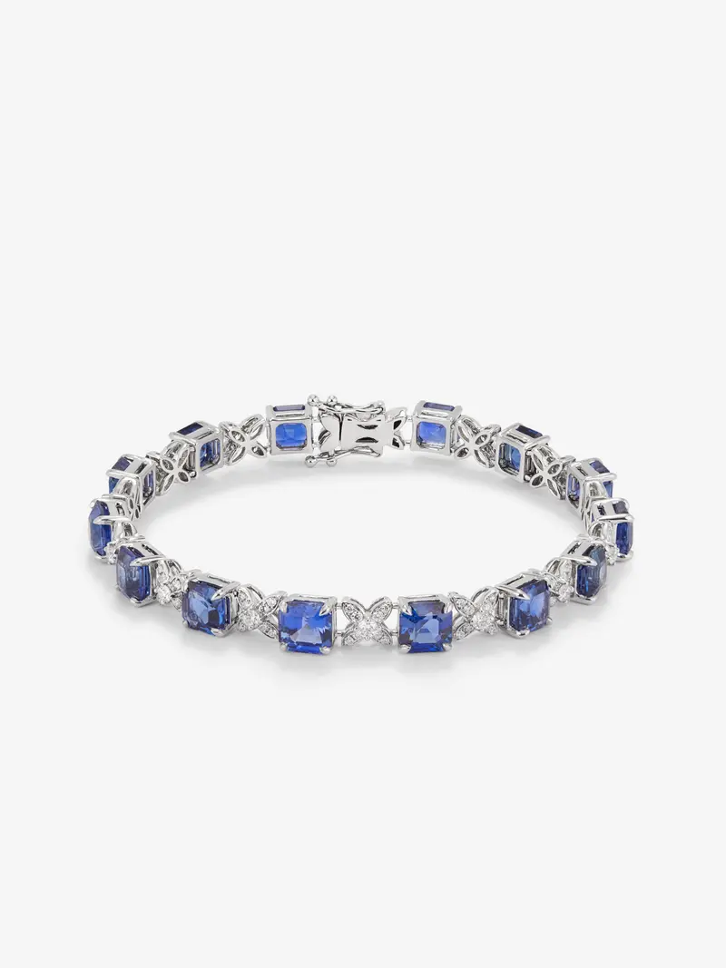 Pulsera de oro blanco de 18K con zafiros azules en talla octogonal de 16,86 cts y diamantes blancos en talla brillante de 1,32 cts