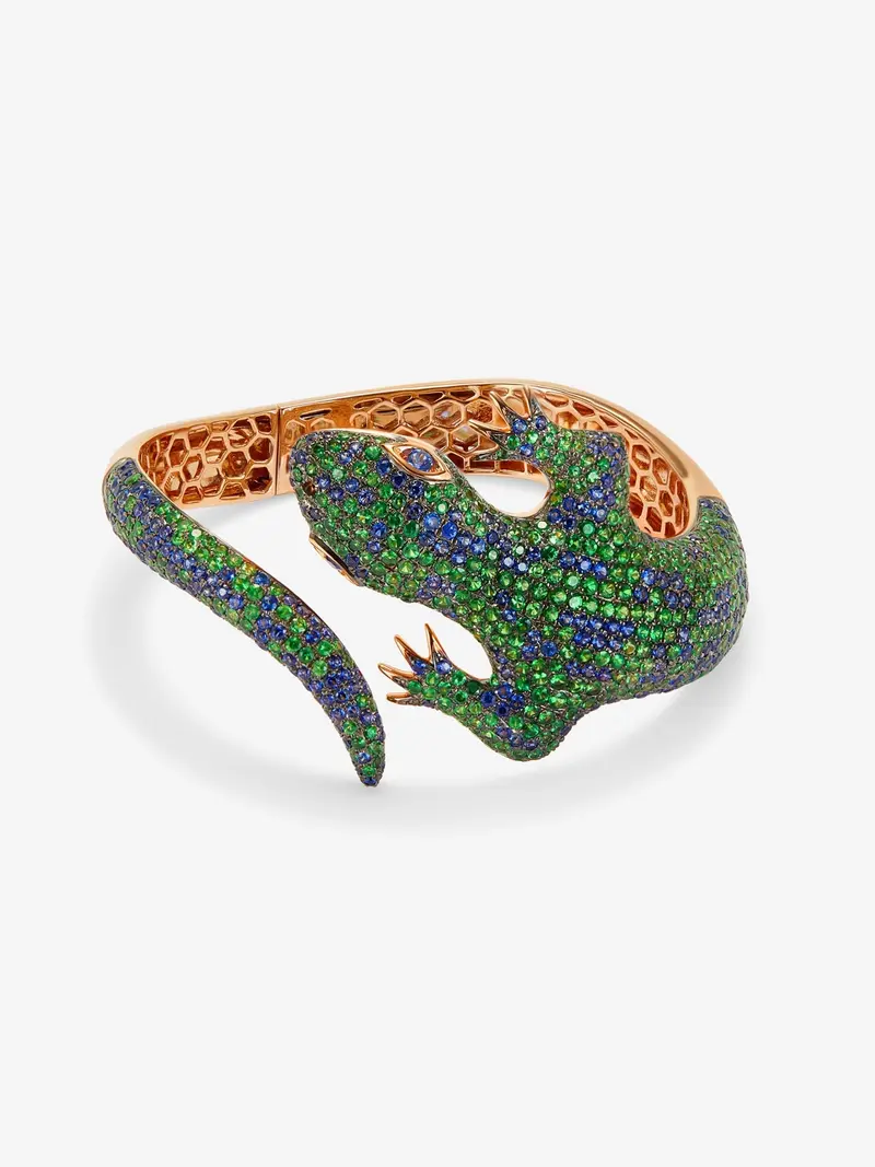 Pulsera de oro rosa de 18K con forma de salamandra, con tsavoritas verdes 7,69 cts y zafiros azules 5,88 cts