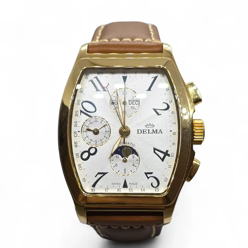 Reloj Delma Klondike Tonneau Cronógrafo Suizo con Fase Lunar Edición Limitada en Oro de 18 Kt