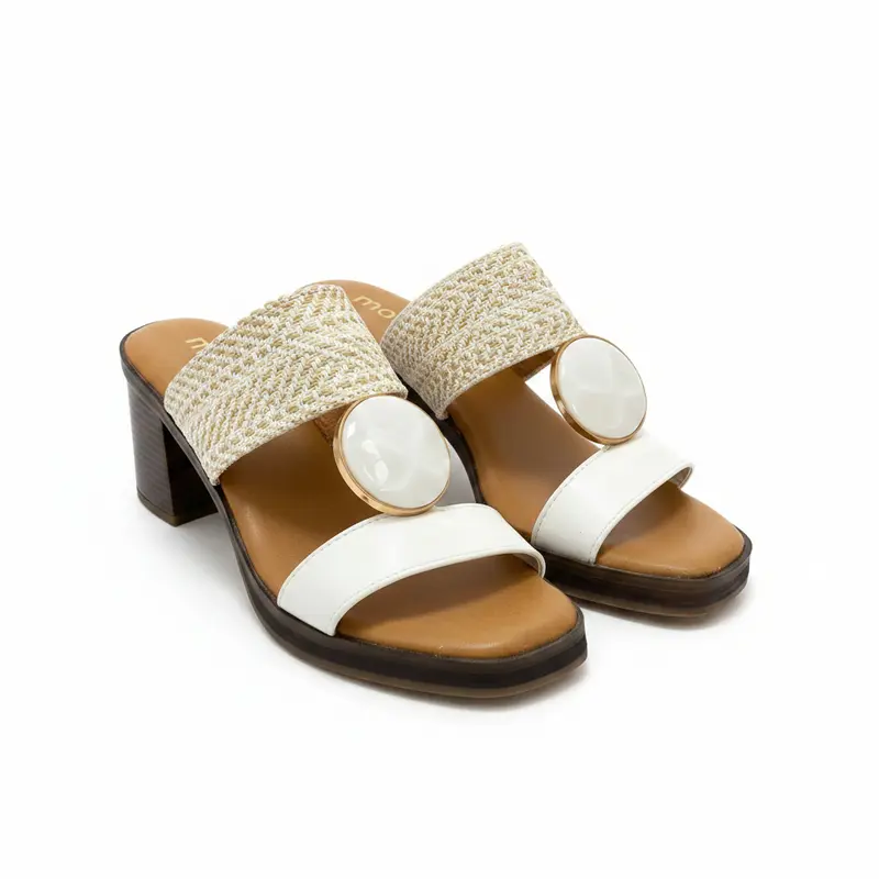 Sandalia de tacón ancho con piedra blanca y estampados tostados