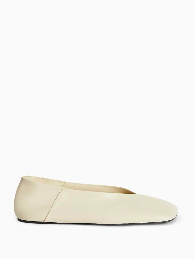 Square-toe ballerinas