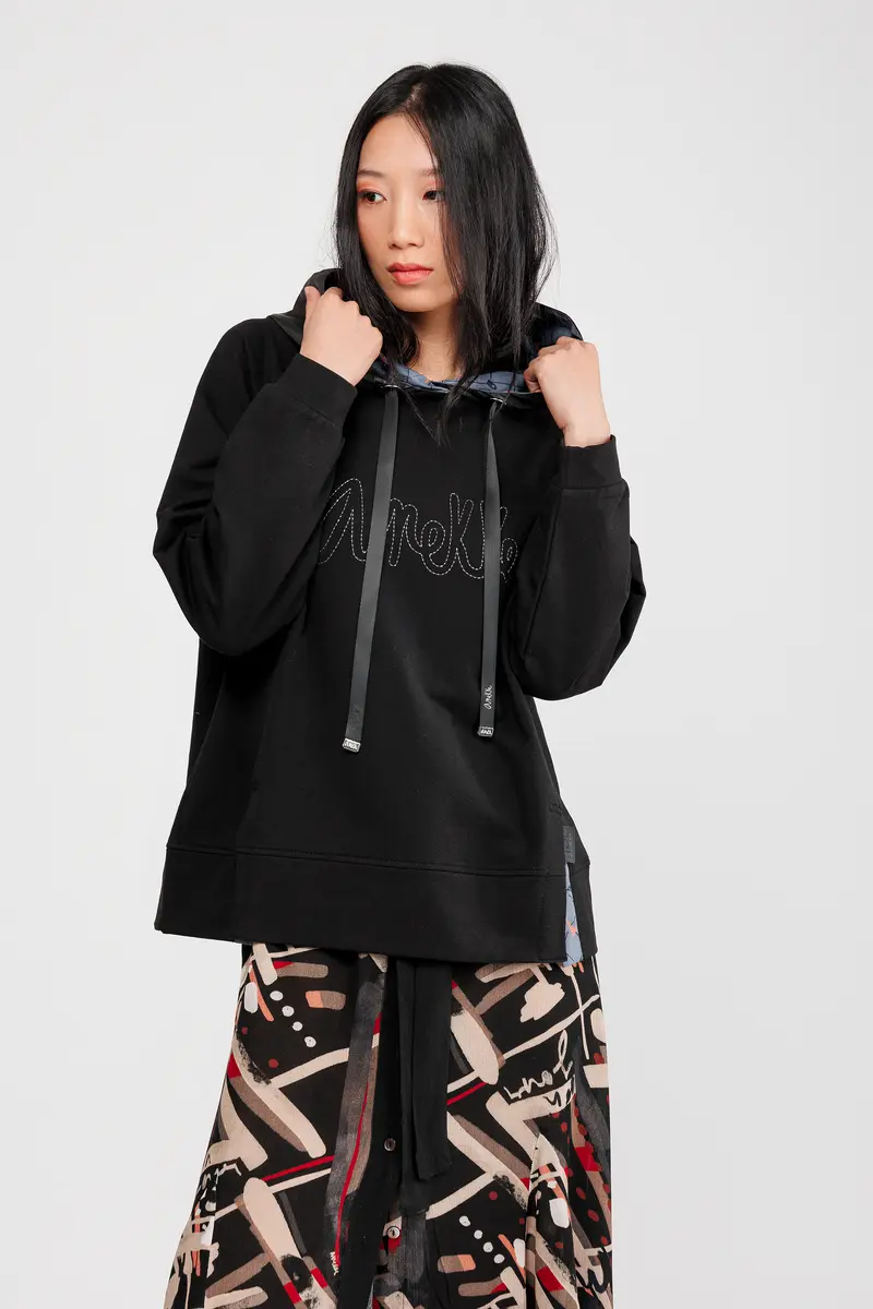 Sudadera con capucha negra