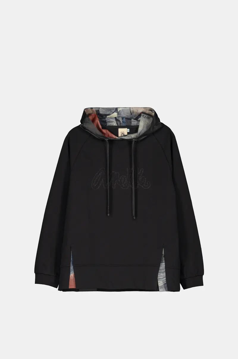 Sudadera negra con capucha