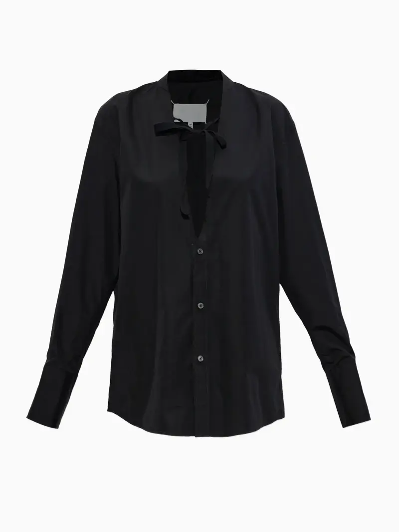 Tie-fastening shirt