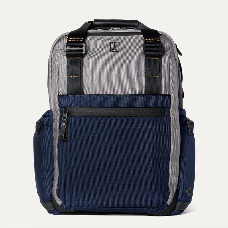 Travelpro® Altitude™ Medium Expandable Laptop Backpack 25-30L (43 x 37 x 22 cm)