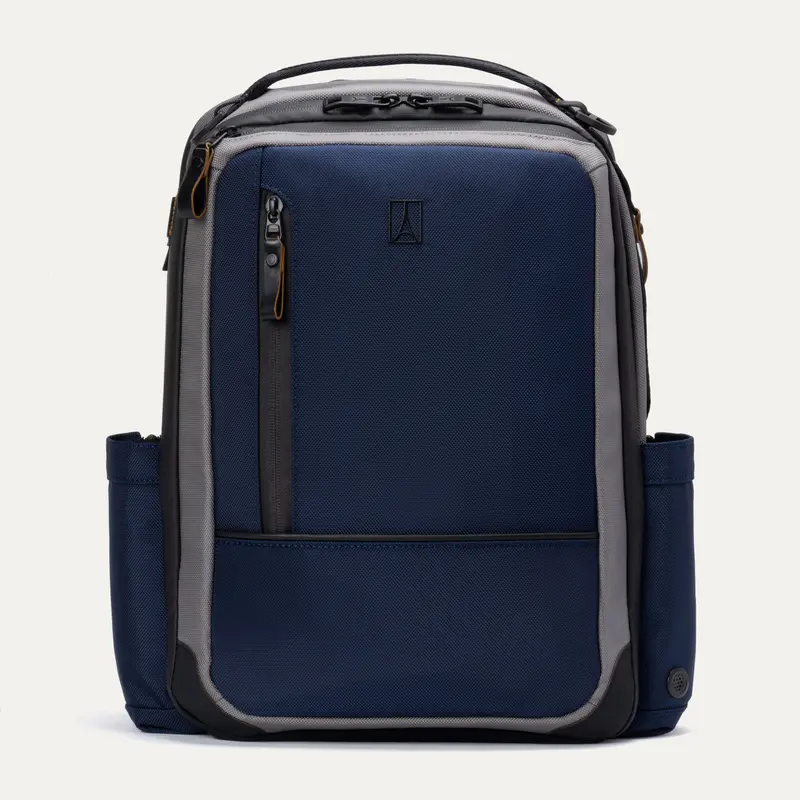 Travelpro® Altitude™ Slim Expandable Laptop Backpack 20-24L (41 x 34 x 20 cm)