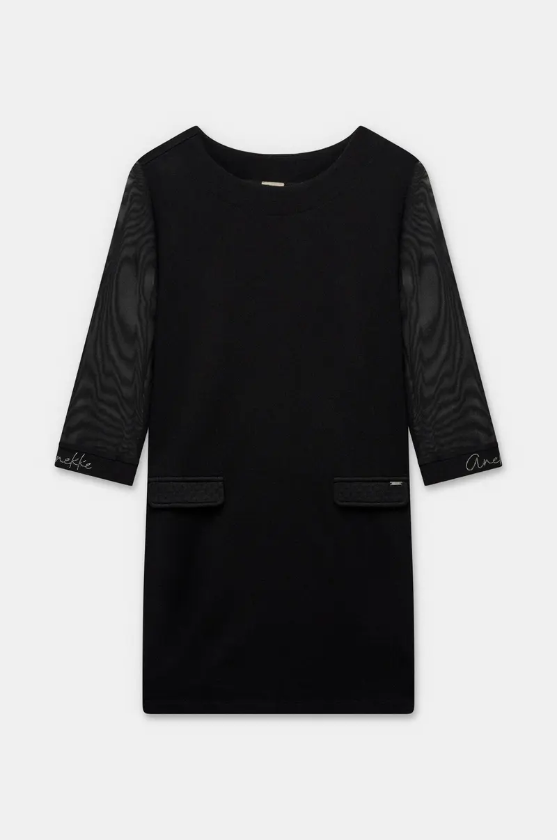 Vestido negro con detalles en contraste