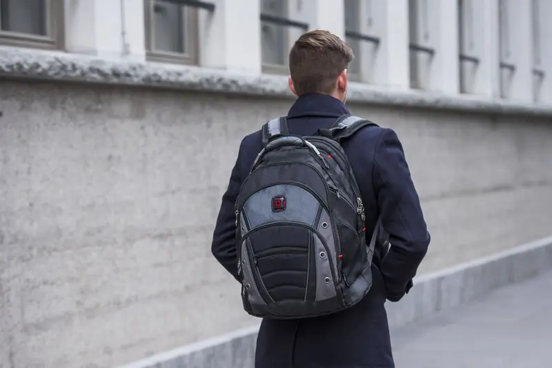 WENGER MOCHILA DE VIAJE PARA PORTÁTIL SYNERGY 16"