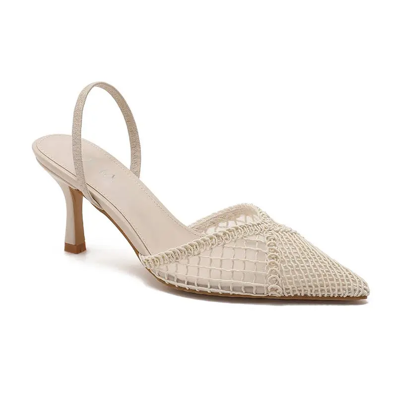 Zapato de tacón fino de malla trenzada color beige